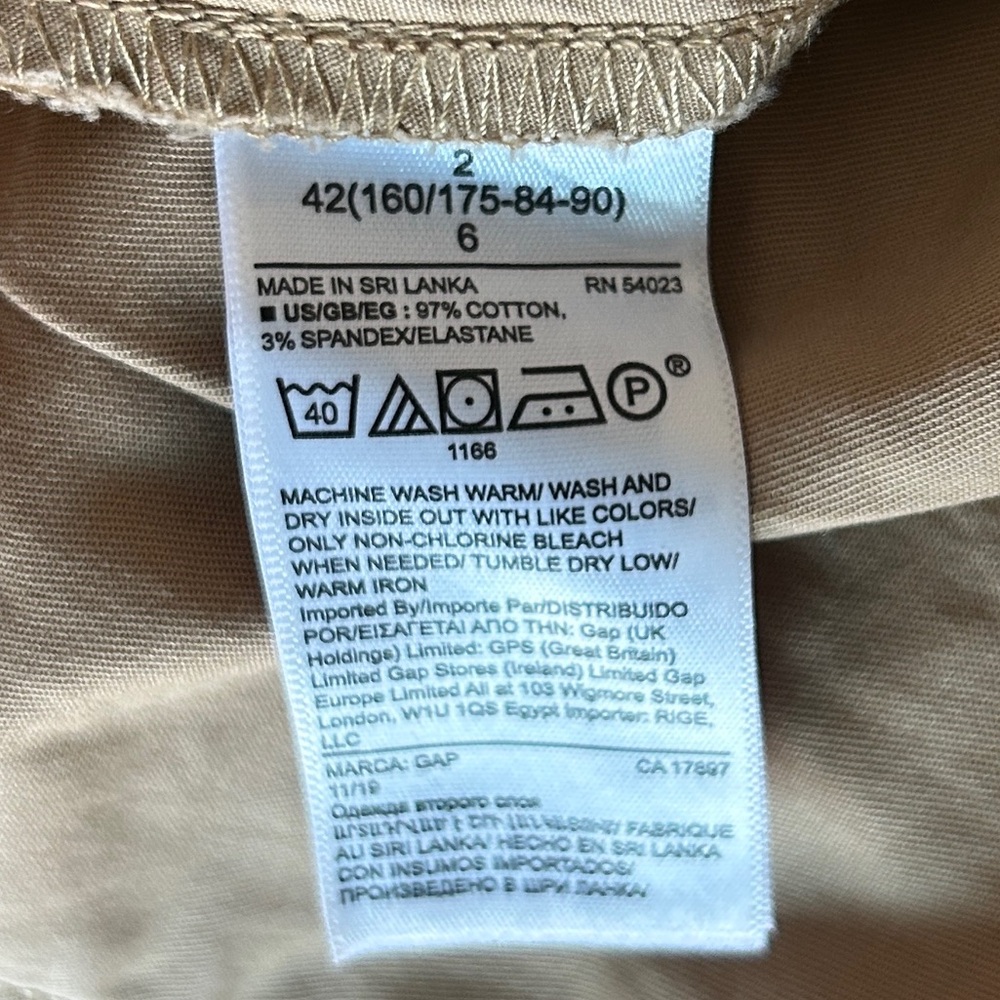 GAP pleated khaki shorts size 2 - Picture 4 of 4